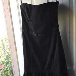Little Black MINI Dress SZ 6 White House Black Market-Bow at the Bodice.